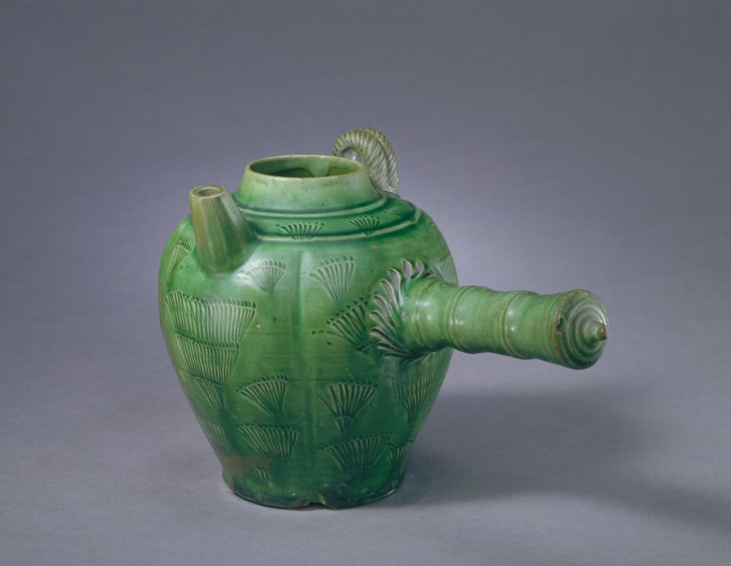 图片[1]-Green glaze carved flower single-handle pot-China Archive